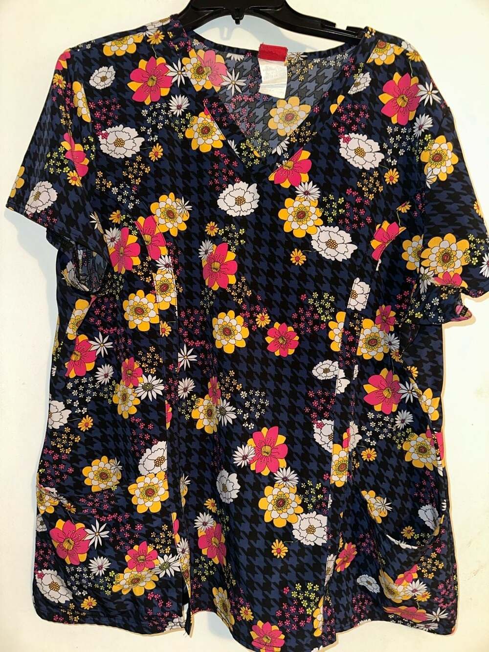 Dickies Women's 2XL Scrub Top V-Neck Floral Houndstooth Print Short Sleeve